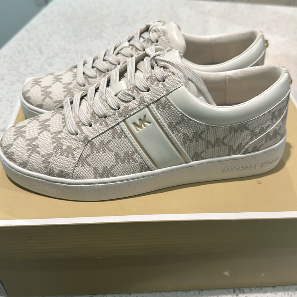 Juno Stripe Lace up Micheal Kors Heritage Canvas Size 6 and 7 - Picture 2 of 6